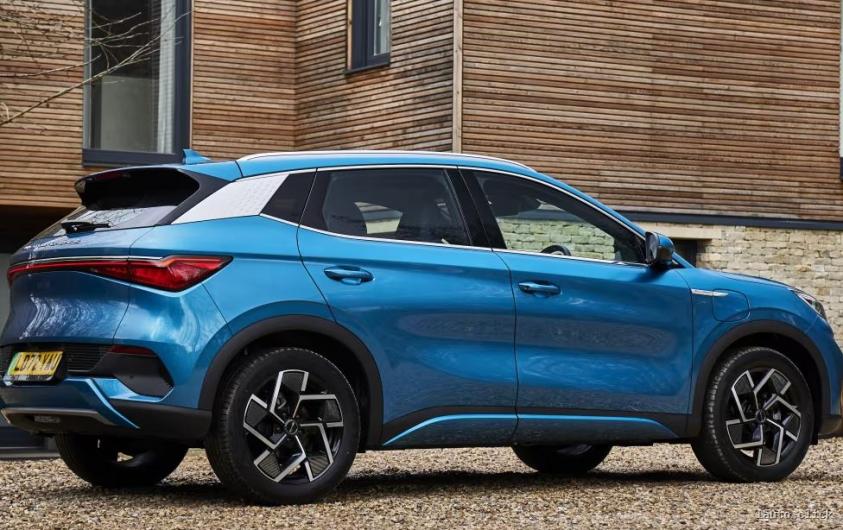 Partea laterală și dimensiunile BYD Atto 3