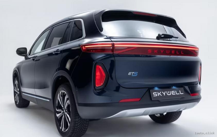 Skywell ET5 cu optică spate largă