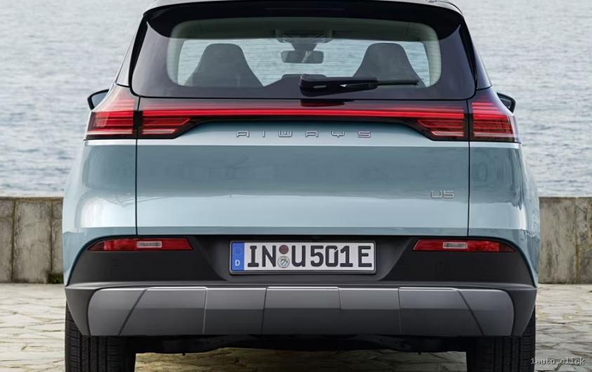 Optica spate și portbagajul spațios Aiways U5